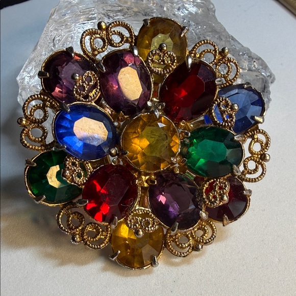 Vintage Jewel Toned Brooch - Picture 2 of 6